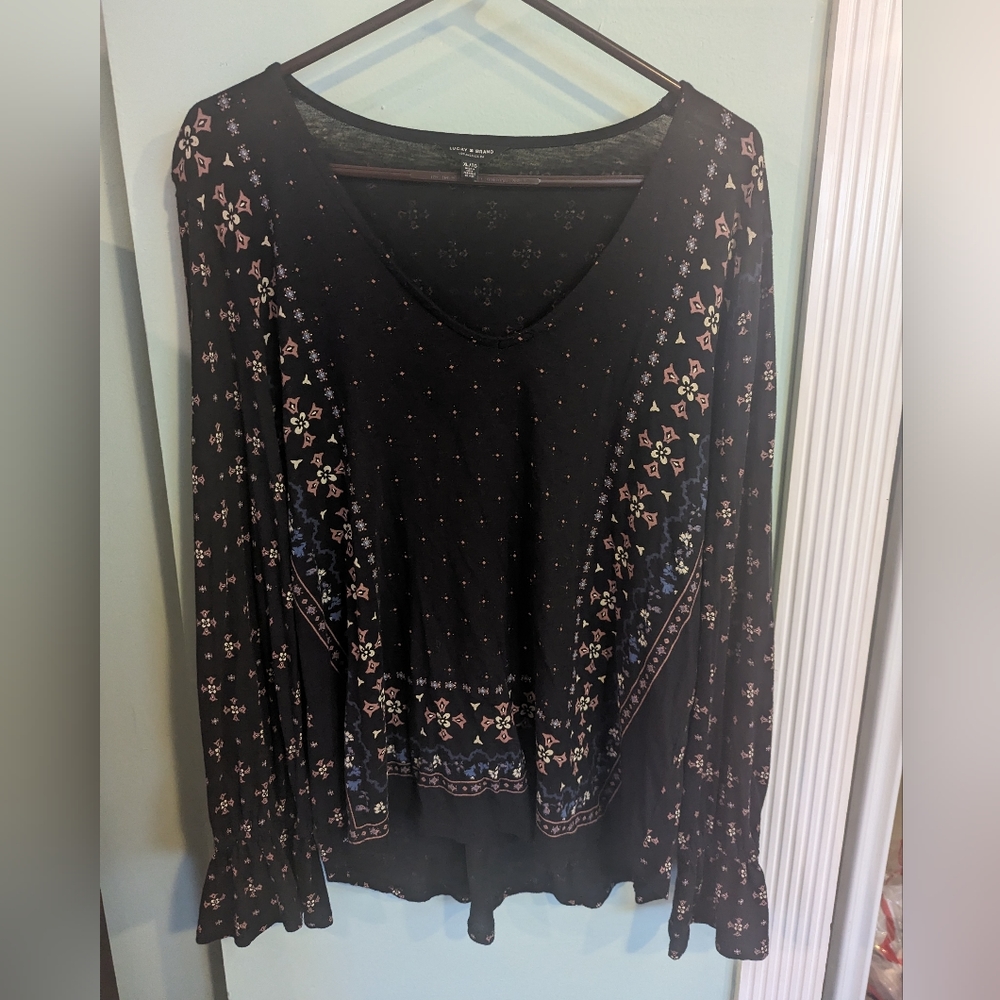 Lucky Brand black flowy sleeves XL Top